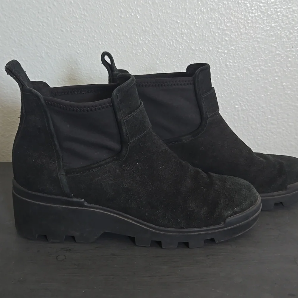 Eileen Fisher l Black Waterproof Suede Splash Chelsea Boot Size 6.5
